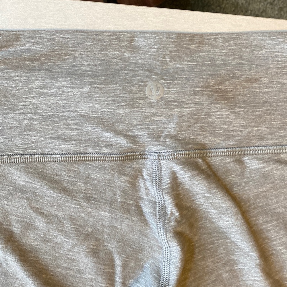 Lulu lemon soft ankle length yoga pant in size 10